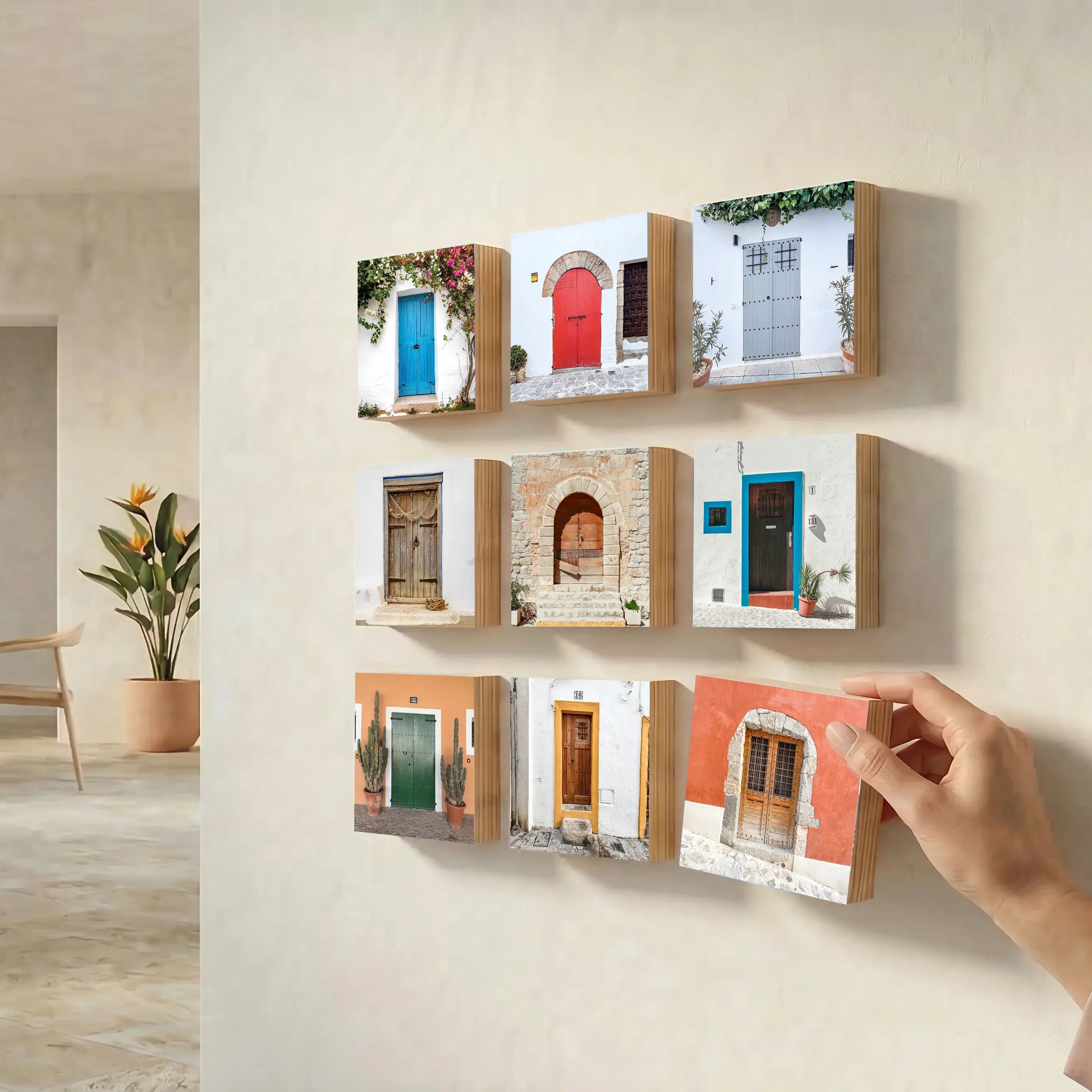 Puerta en la pared roja